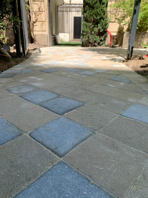 Terrasse pavée en pierre bicolore